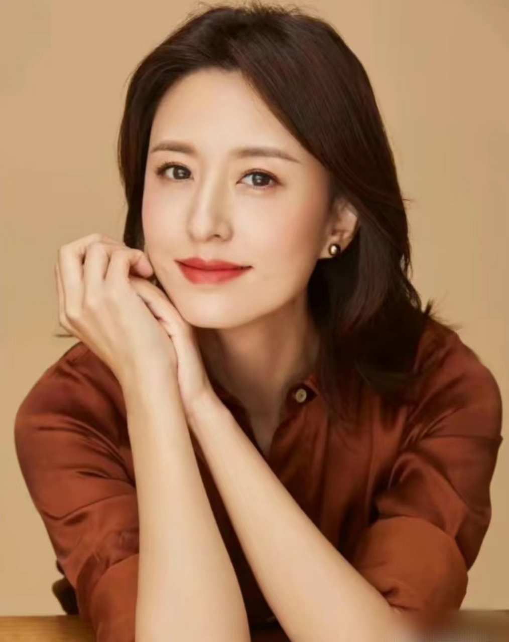 4月1日,主持人张蕾发文:"祝自己生日快乐",还有一句"人生总有新序章