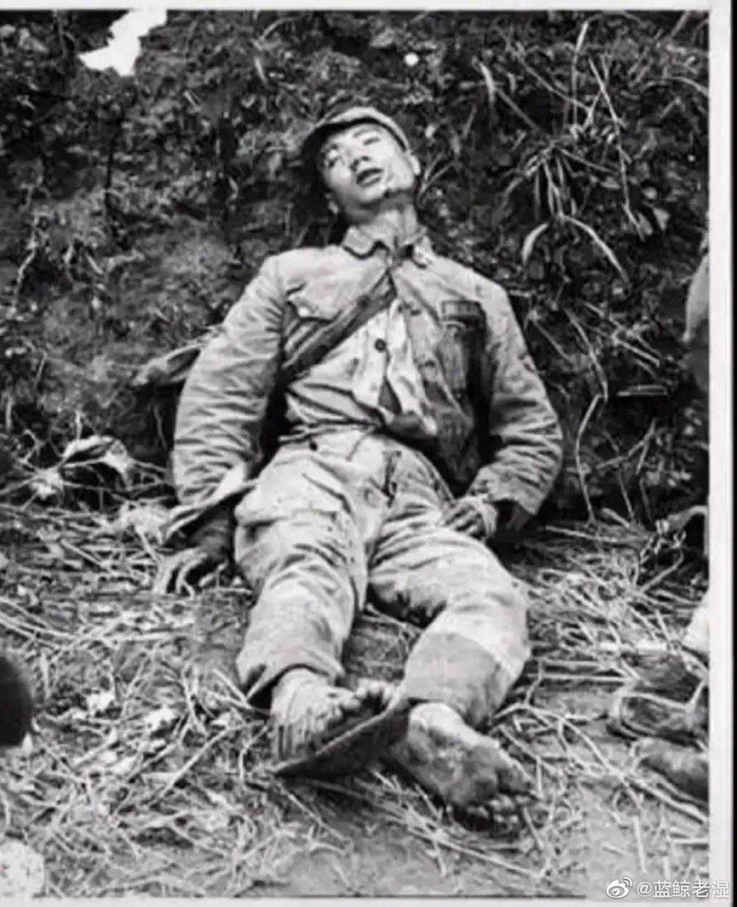 这是一张让无数人泪奔的川军阵亡将士照片!拍摄于1938年徐州会战期间.