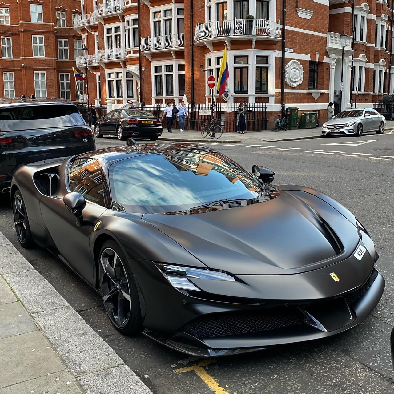 跑车的车头真长