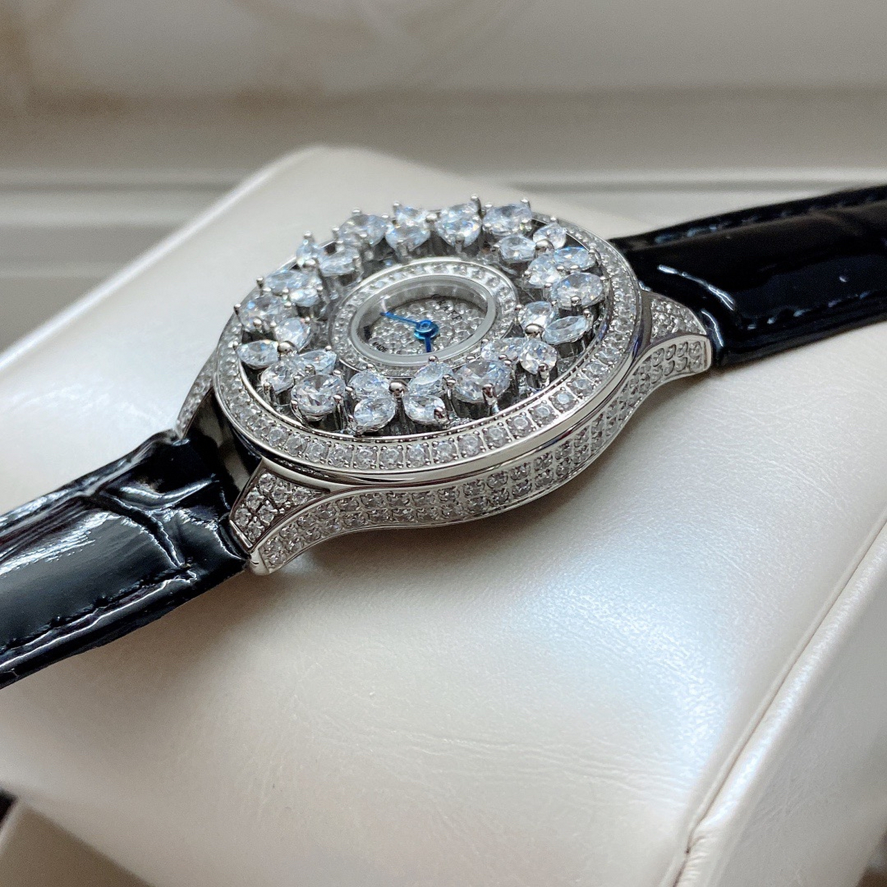 名表赏鉴 格拉夫graff腕表:珠宝之王的璀璨世界  格拉夫graff,这个源