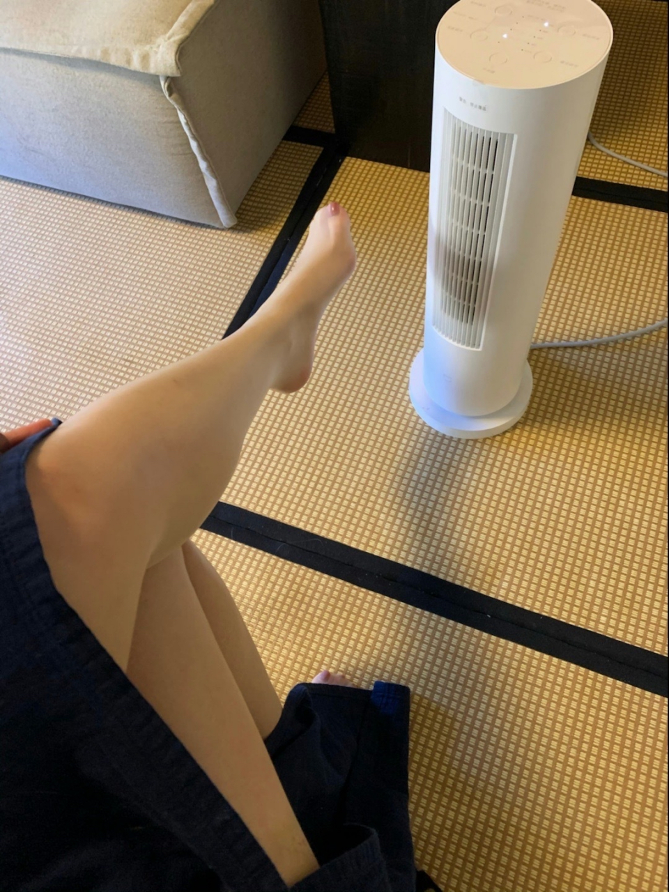 闷热呀吹吹风#时尚穿搭# #丝袜# #美腿丝袜高跟鞋