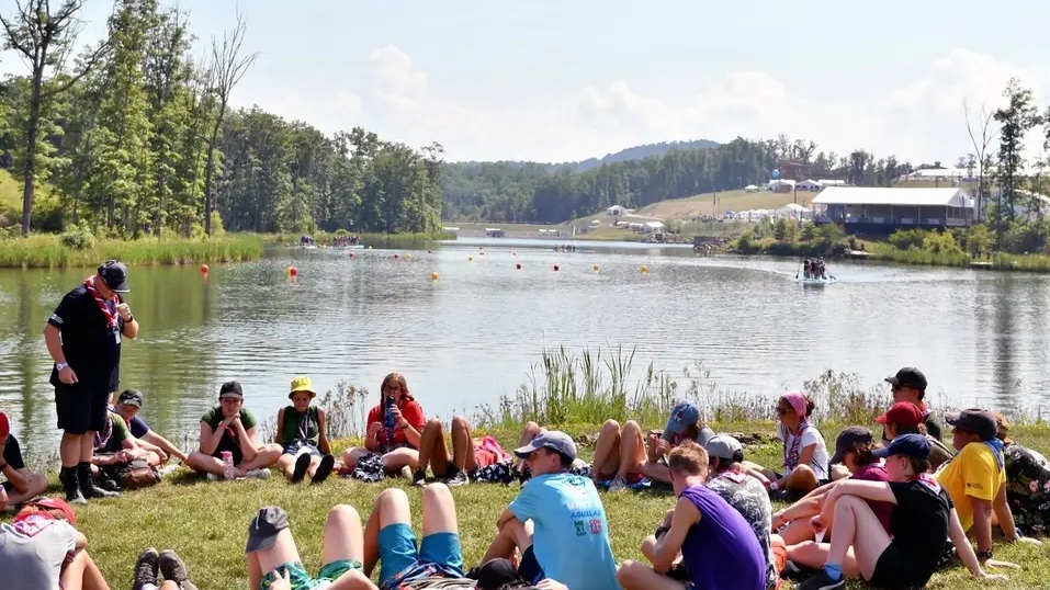 瑞典童子军团参加了在日本驻韩国大使馆门口的示威活动