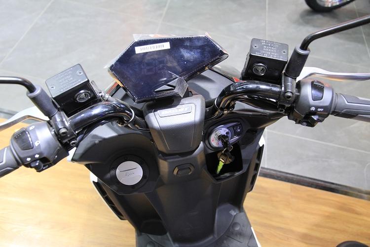 三阳drg150tcs独特后避震设计5050车重配比同级运动健将