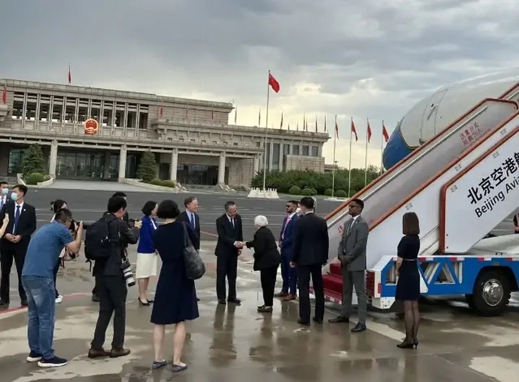 美国财长耶伦的专机于6日下午抵达北京.