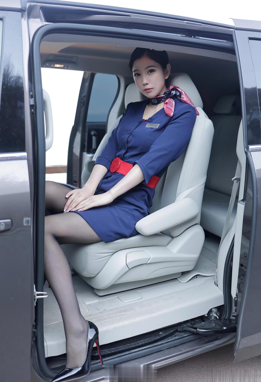 小姐姐黑色丝袜配搭职业装#立冬你吃饺子了吗