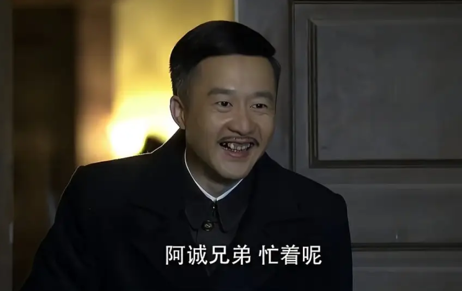 《伪装者》中的"梁处长",为何把梁仲春写成瘸子?岳旸说出理由