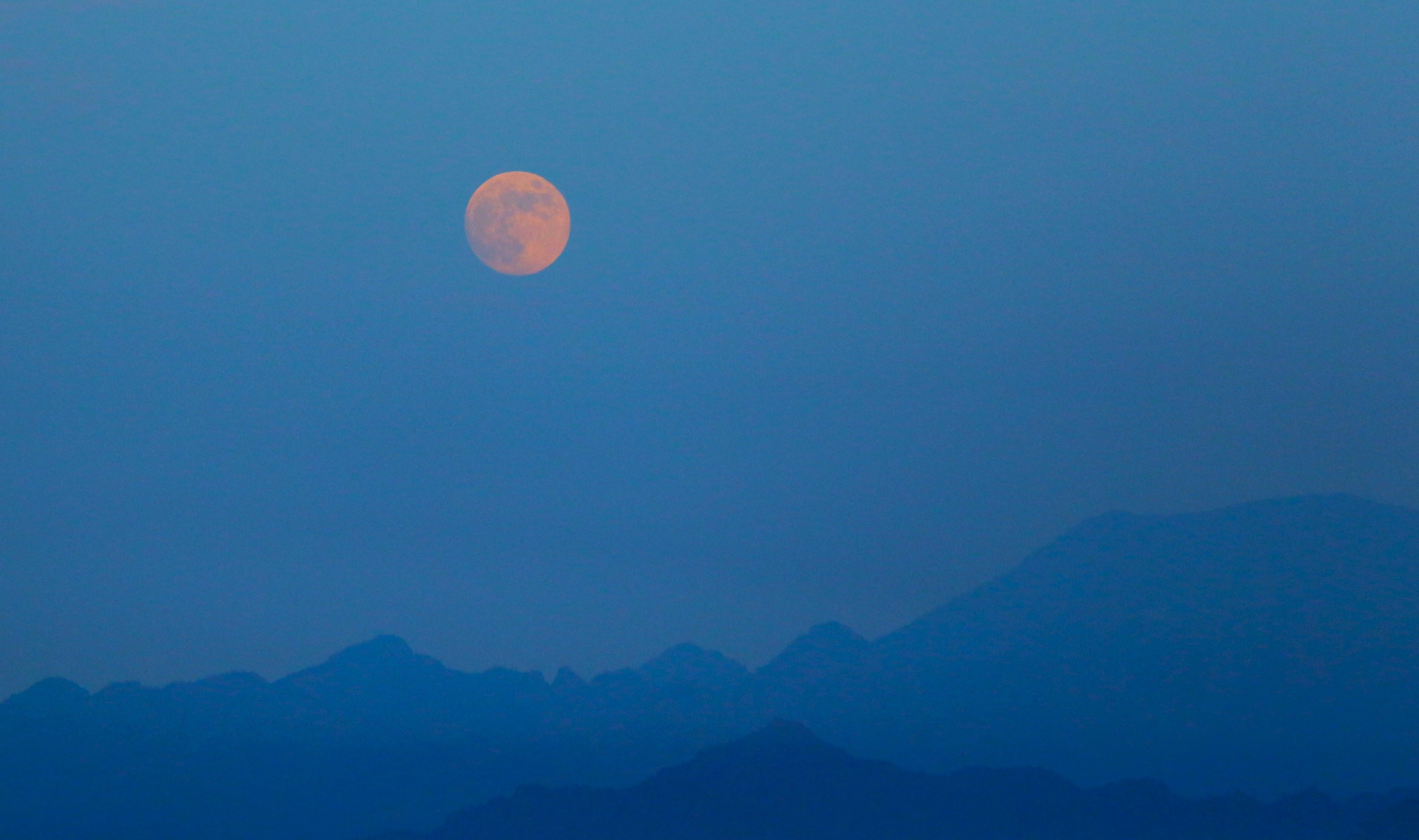 美丽的金色月亮