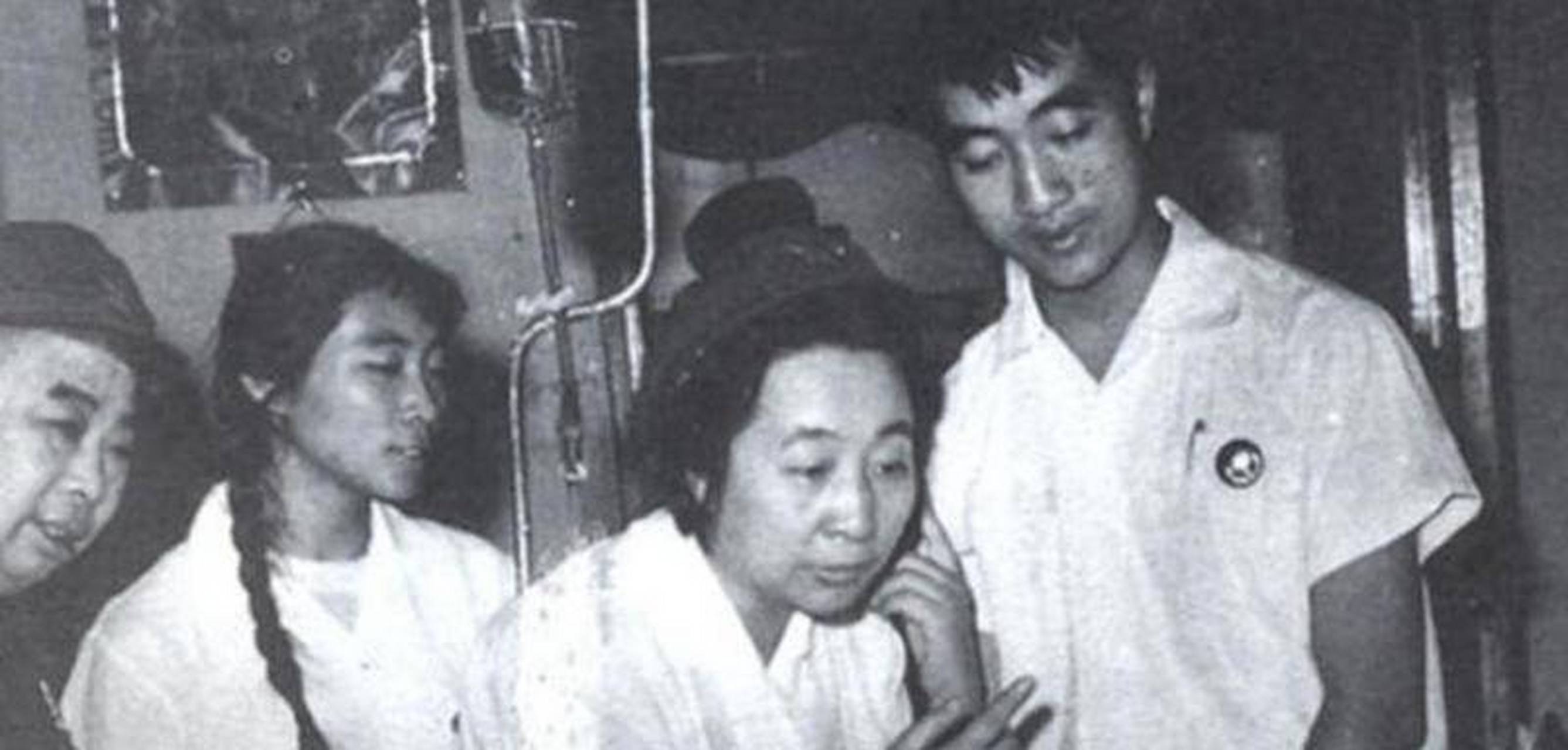 周宇驰把音乐打开后,张宁一听,非常惊奇,以为耳朵听错,音响里传出的竟