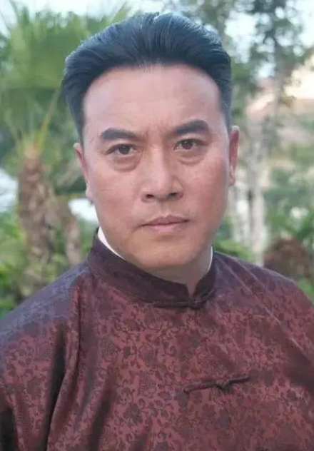 演员张山娶圈外妻子陈丽达.如今两个也女儿出嫁了,他还好吗?