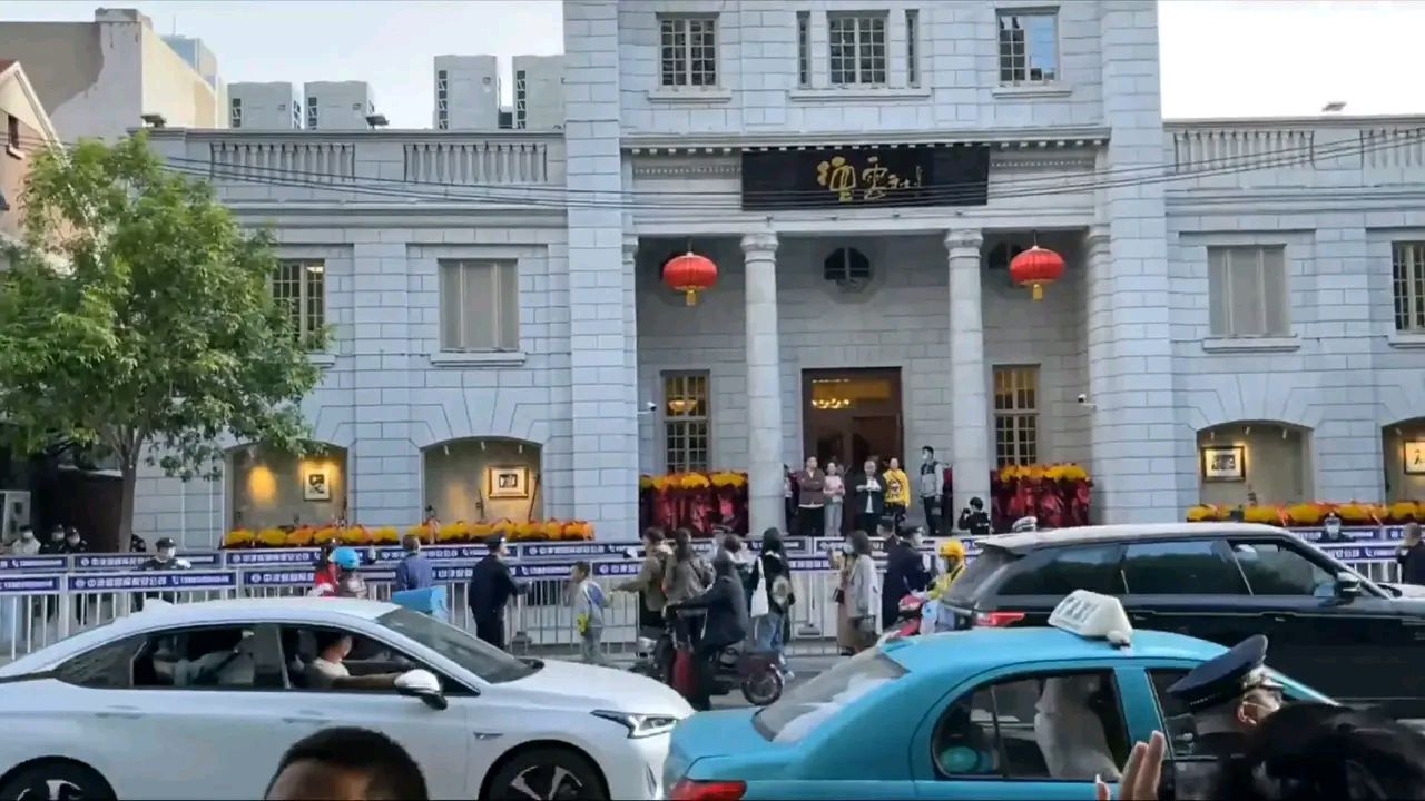 天津最热闹的地方怕就是意大利风情街的民主剧场!