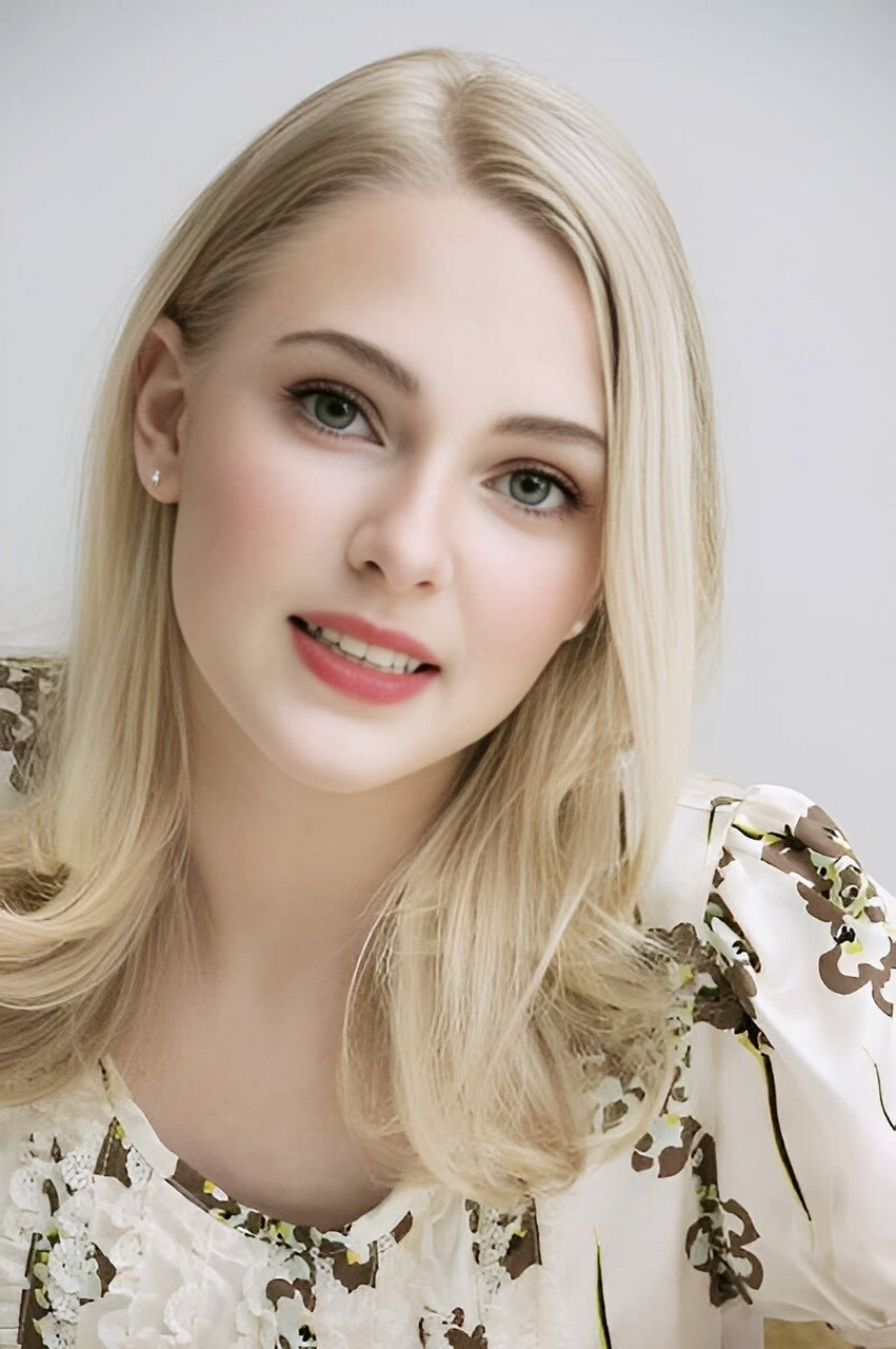 安娜索菲亚·罗伯1993年12月18日出生于美国科罗拉多州的丹佛市,她从