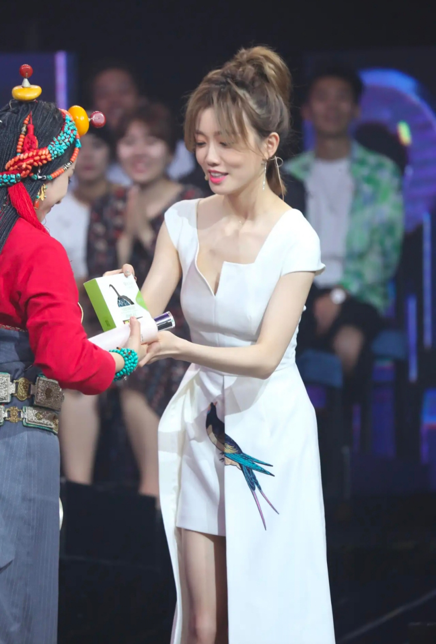 早期于莎莎,综艺照片,果然比极品女士里的莎莎端庄美丽多了