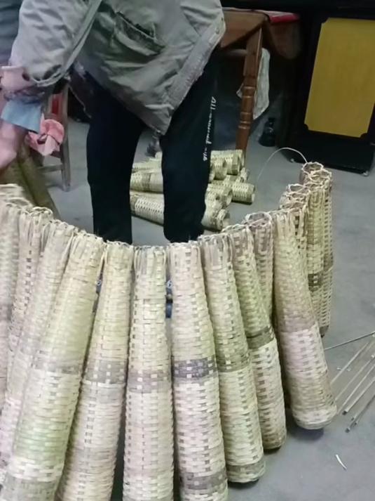 纯手工用竹子编织的黄鳝笼子,这样的老手艺,师傅们来记得吗