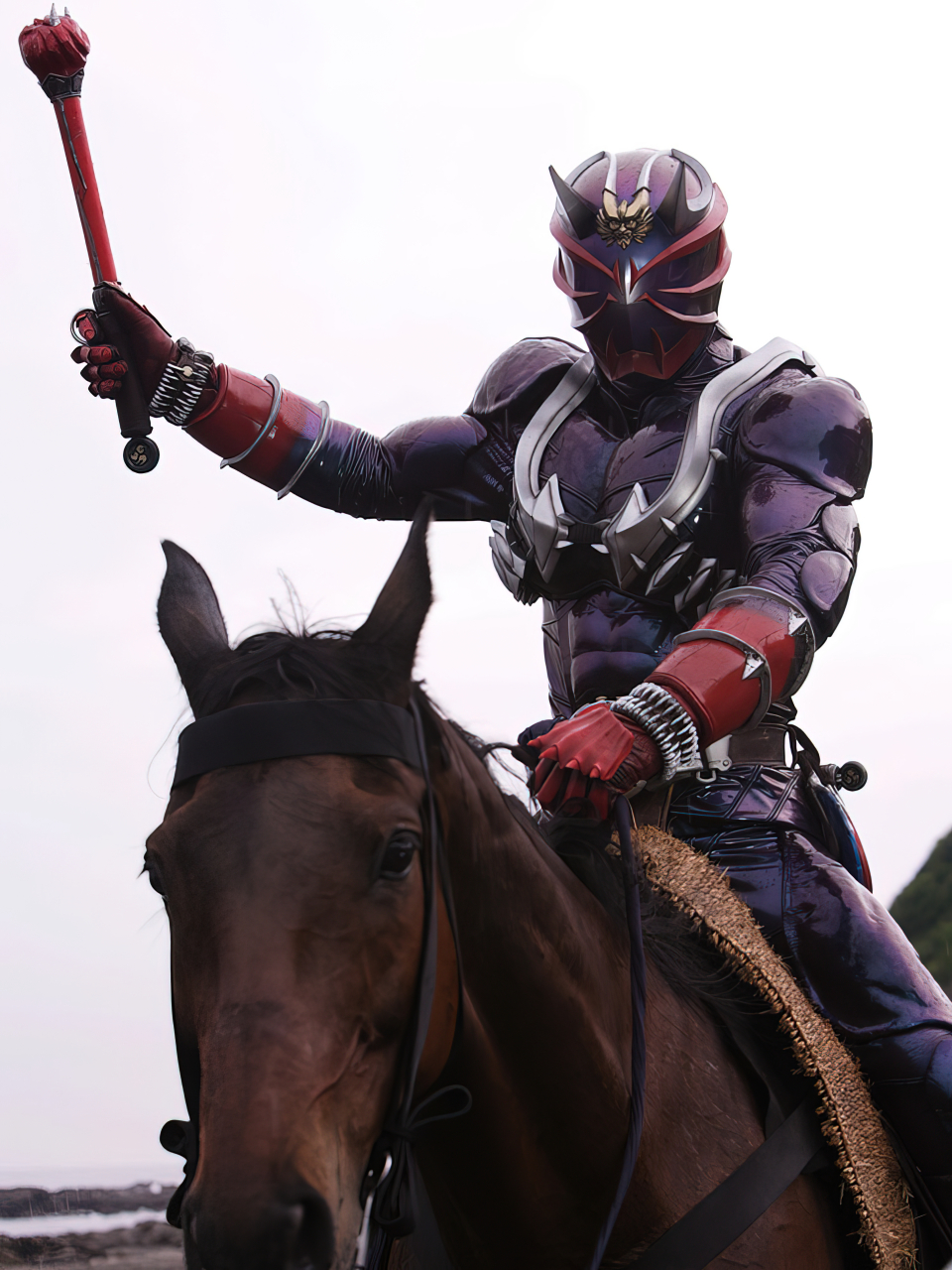 masked rider hibiki  中译为假面骑士响鬼  是平成假面骑士系列第六