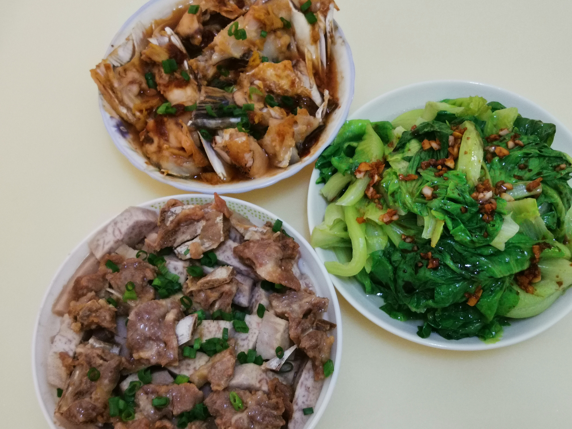 东莞夫妻二人的简约晚餐,网友:跟我们山卡拉里的伙食一个样