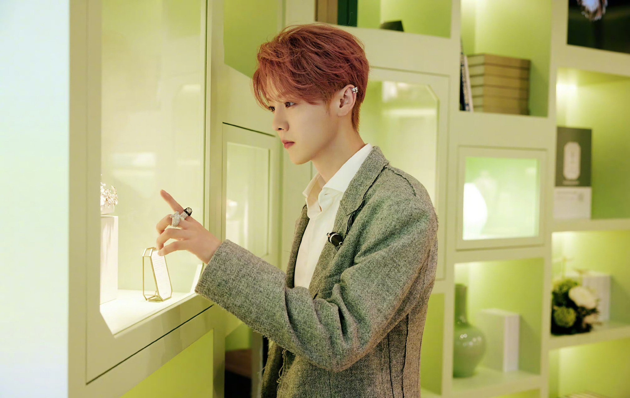 9月17日是演员关晓彤26岁的生日,男友鹿晗零点第一时间发博为关晓彤