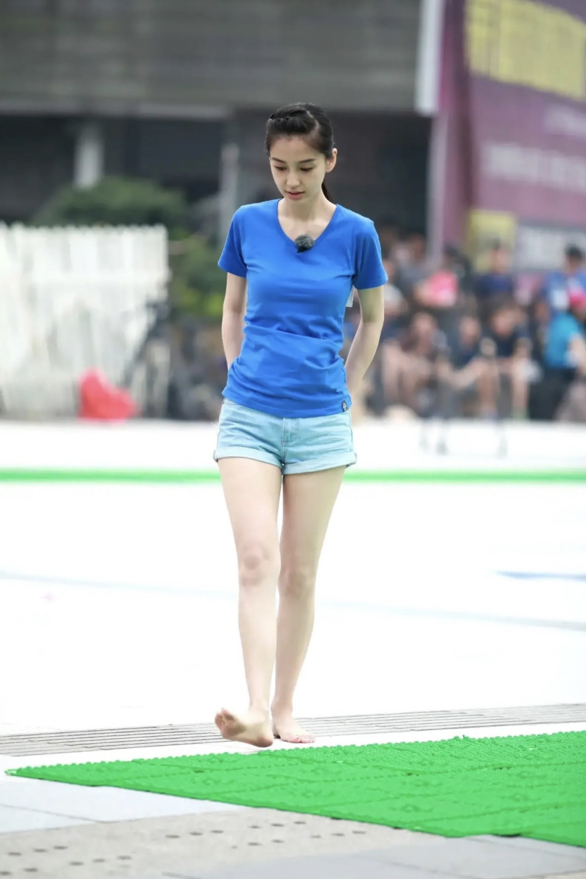 始终忘不了跑男里angelababy第一次出现的样子