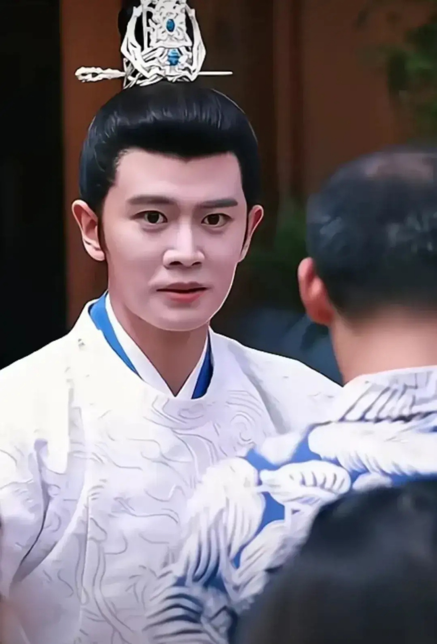 任嘉伦是长胖了吗?脸上看上去圆润了许多!