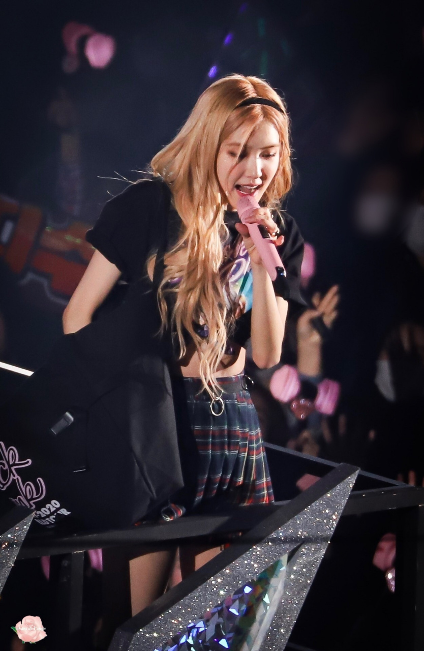 歌手朴彩英(rose)舞台风采