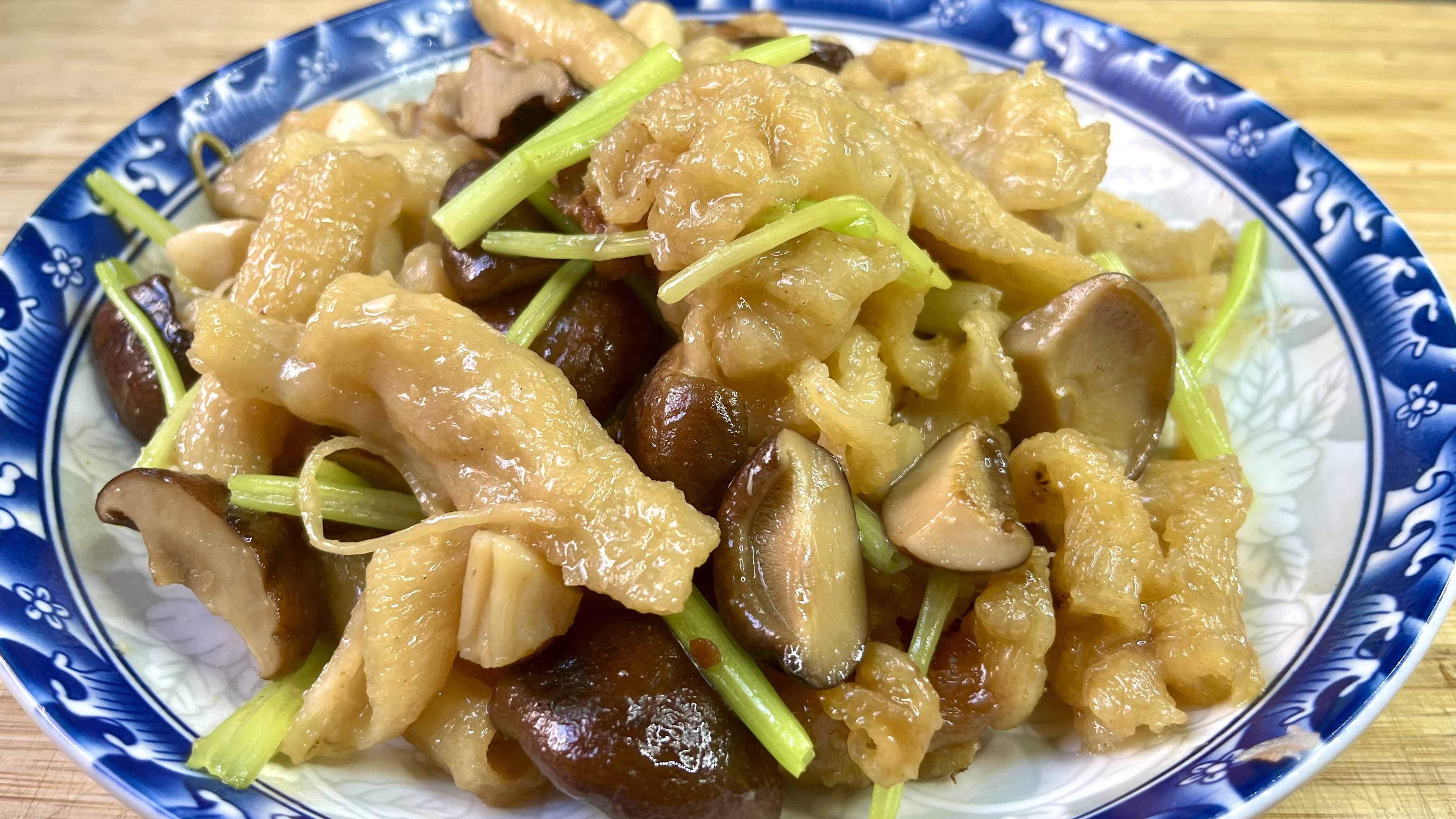 潮汕家常菜：红焖鱼胶，软烂入味又不腥