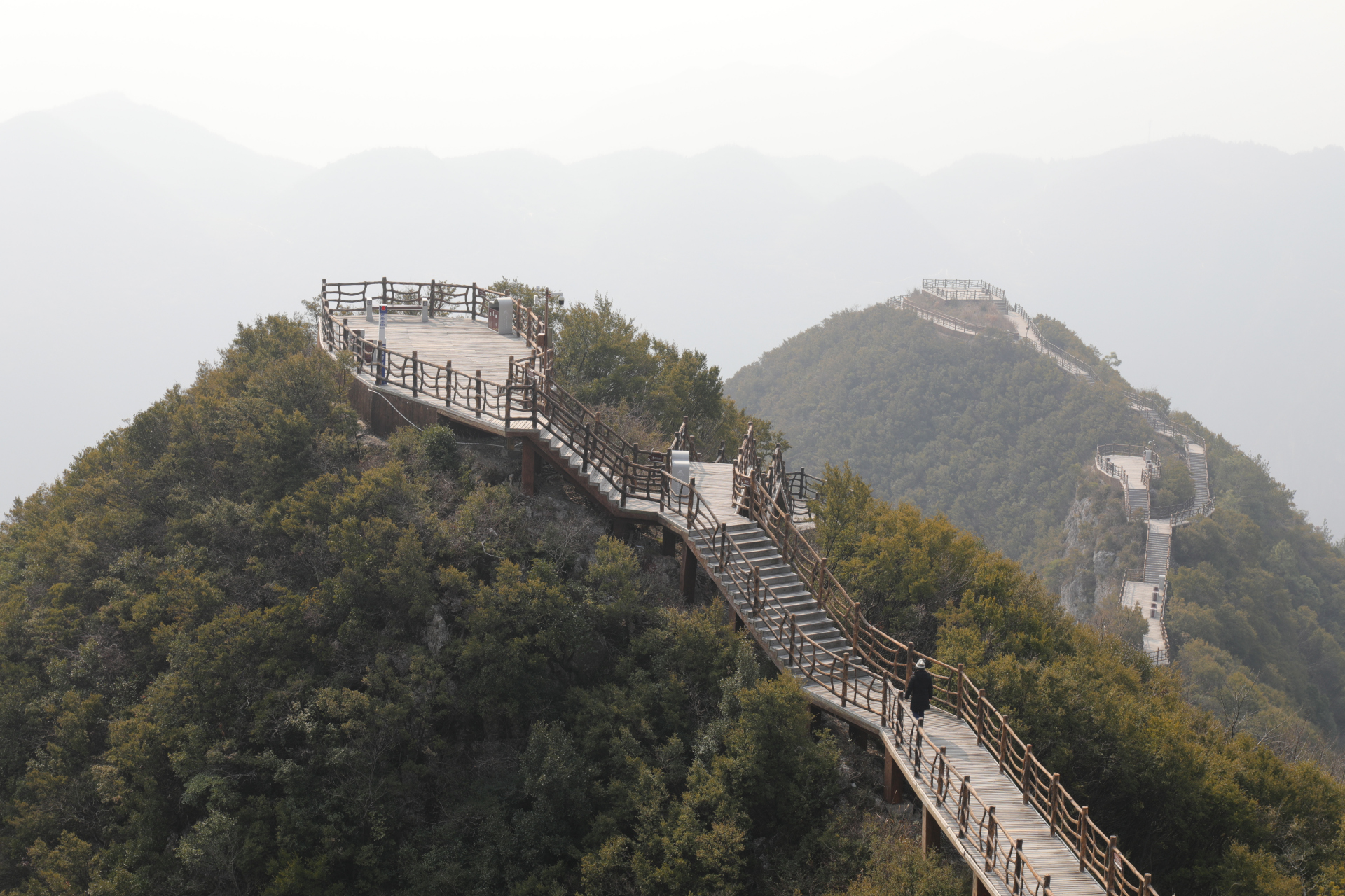 游巫山神女峰景区,露营相知台.