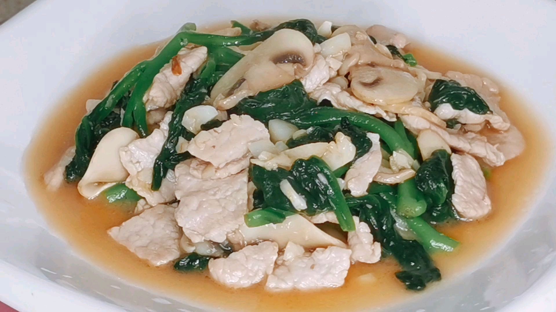 原来青菜炒肉有窍门,这么炒色泽透亮、口感脆爽,简单又营养