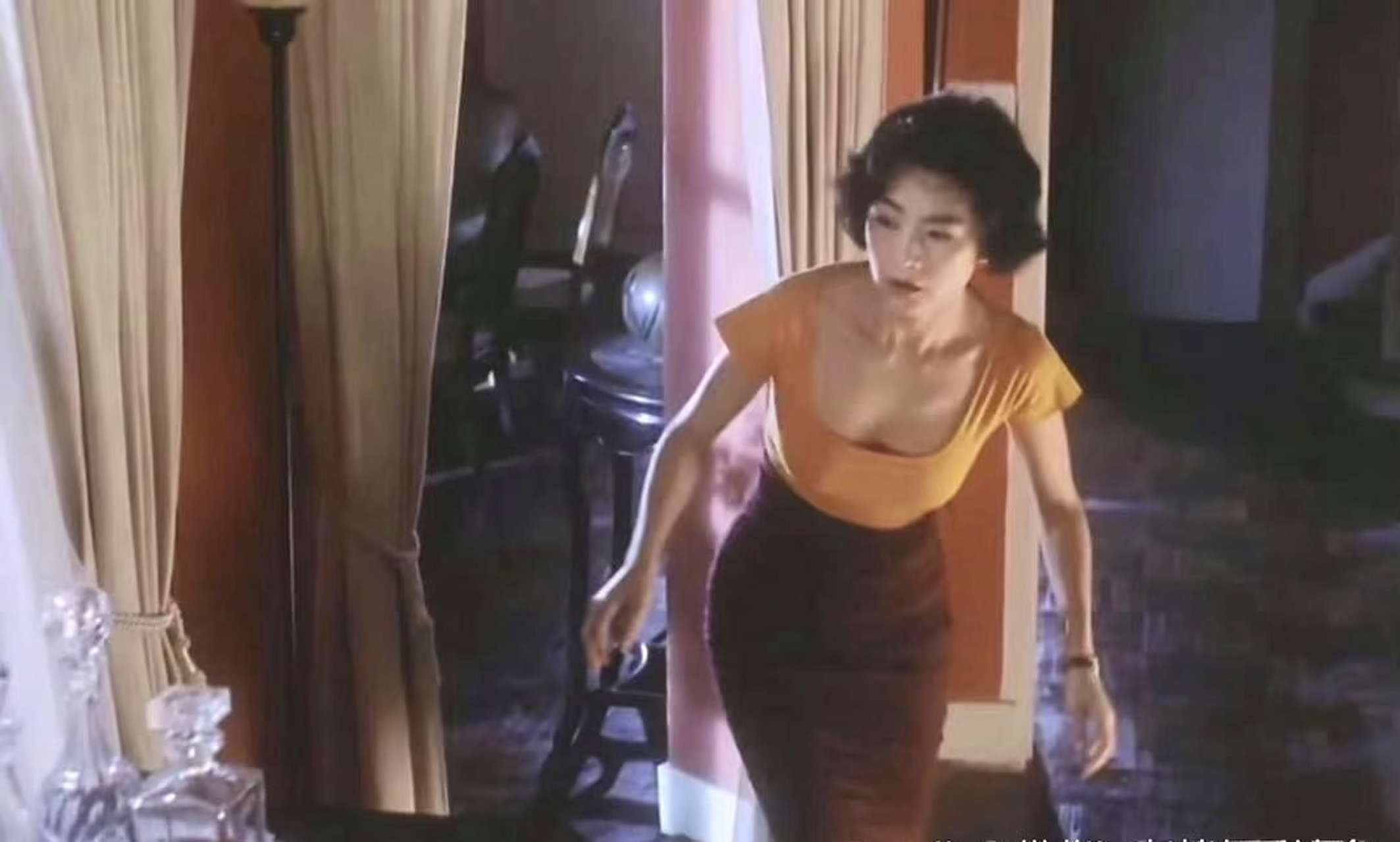 林青霞无论从头,五官,到脖子,肩,胸,腿到脚都无可挑剔所以和谁在一起