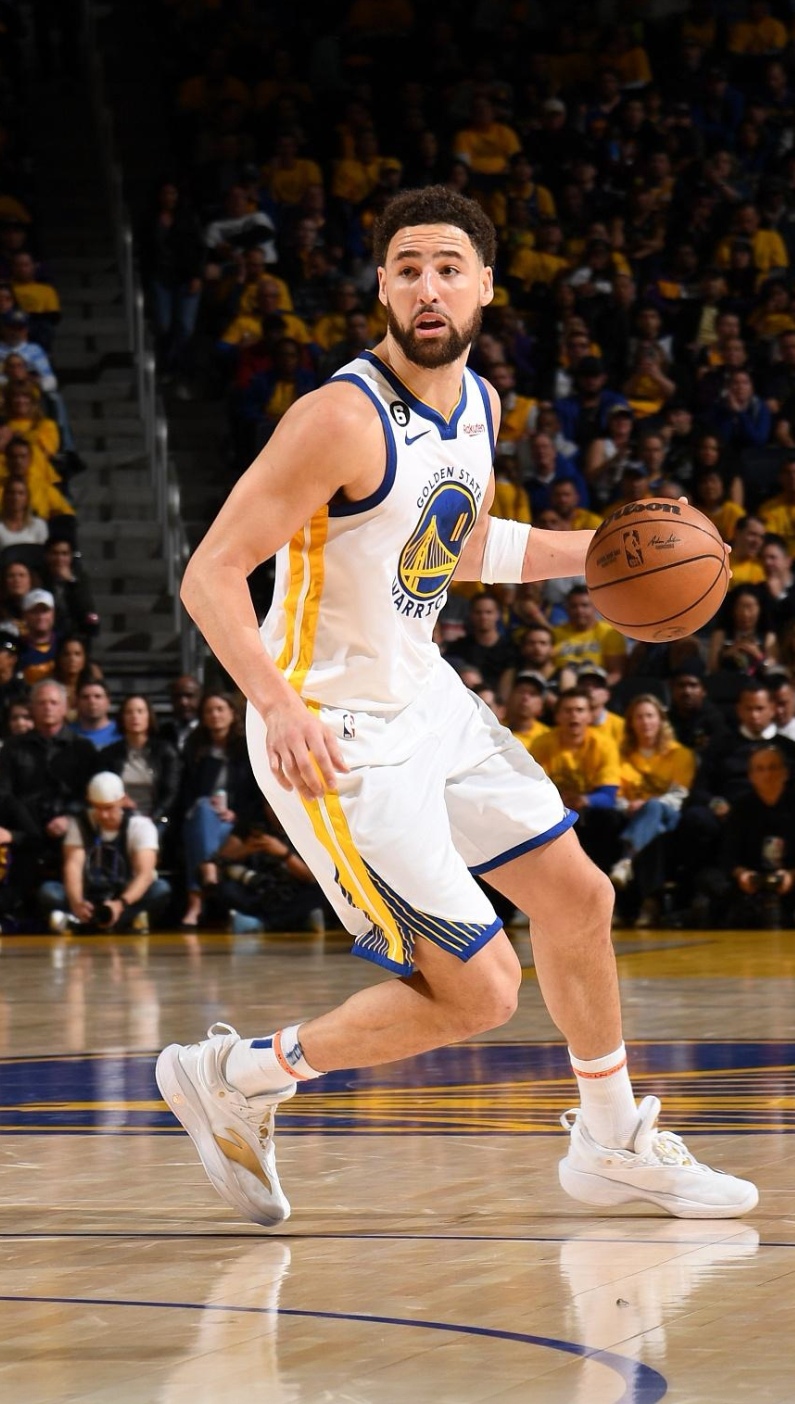 nba球星凯里欧文正式签约安踏!