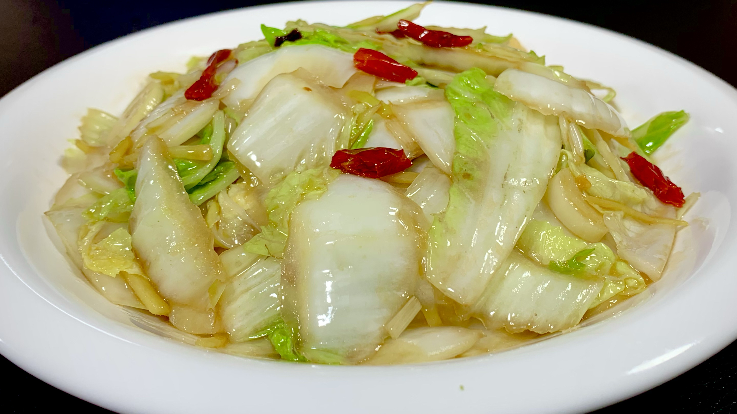 炒白菜时，直接下锅炒就错了，教你饭店不外传的技巧，清脆不岀水