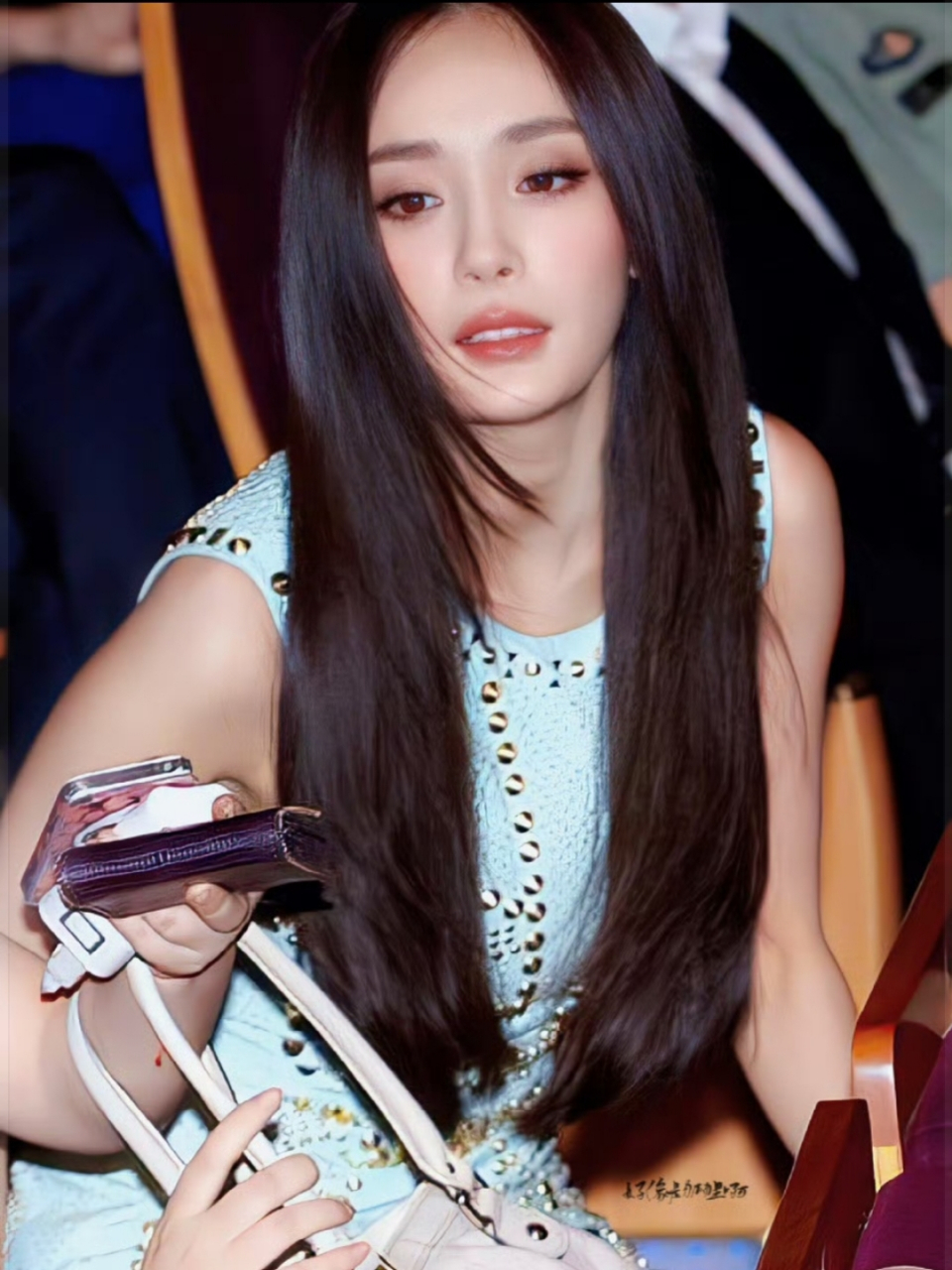 杨幂37岁生日再现素颜照,状态美绝了!