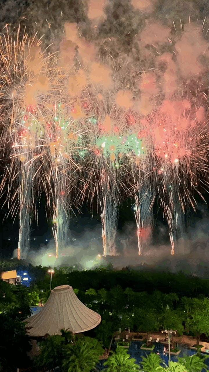 五一假期,三亚诠释国泰民安.亚特兰蒂斯五周年烟花秀美轮美奂.
