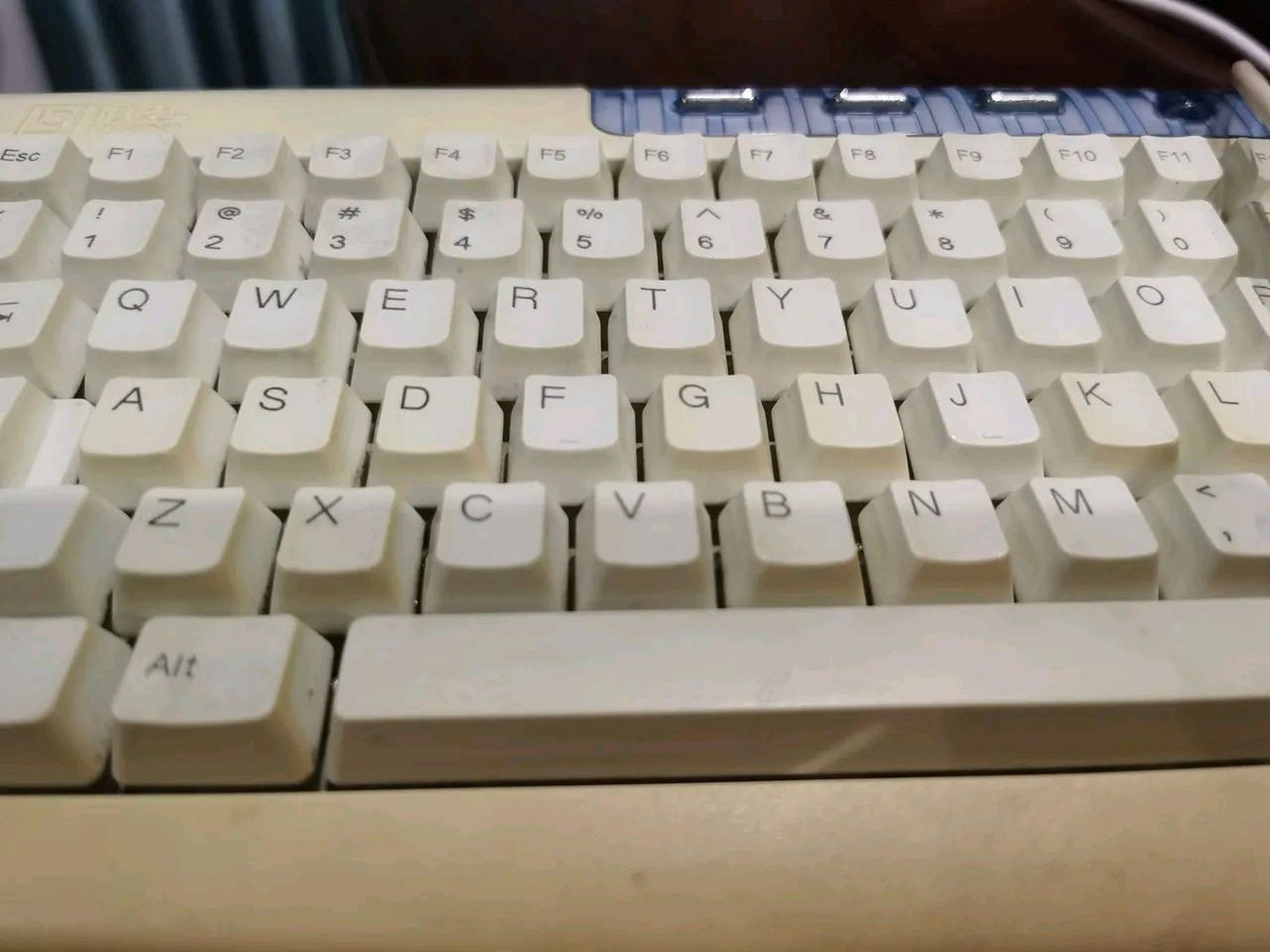 五六百的所谓机械键盘,实在是有些夸张了,这不就以前的最老式的键盘吗