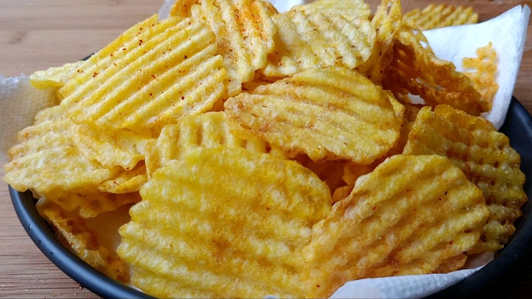 想吃大波浪薯片不用买,自己在家也能做,酥脆好吃、无任何添加