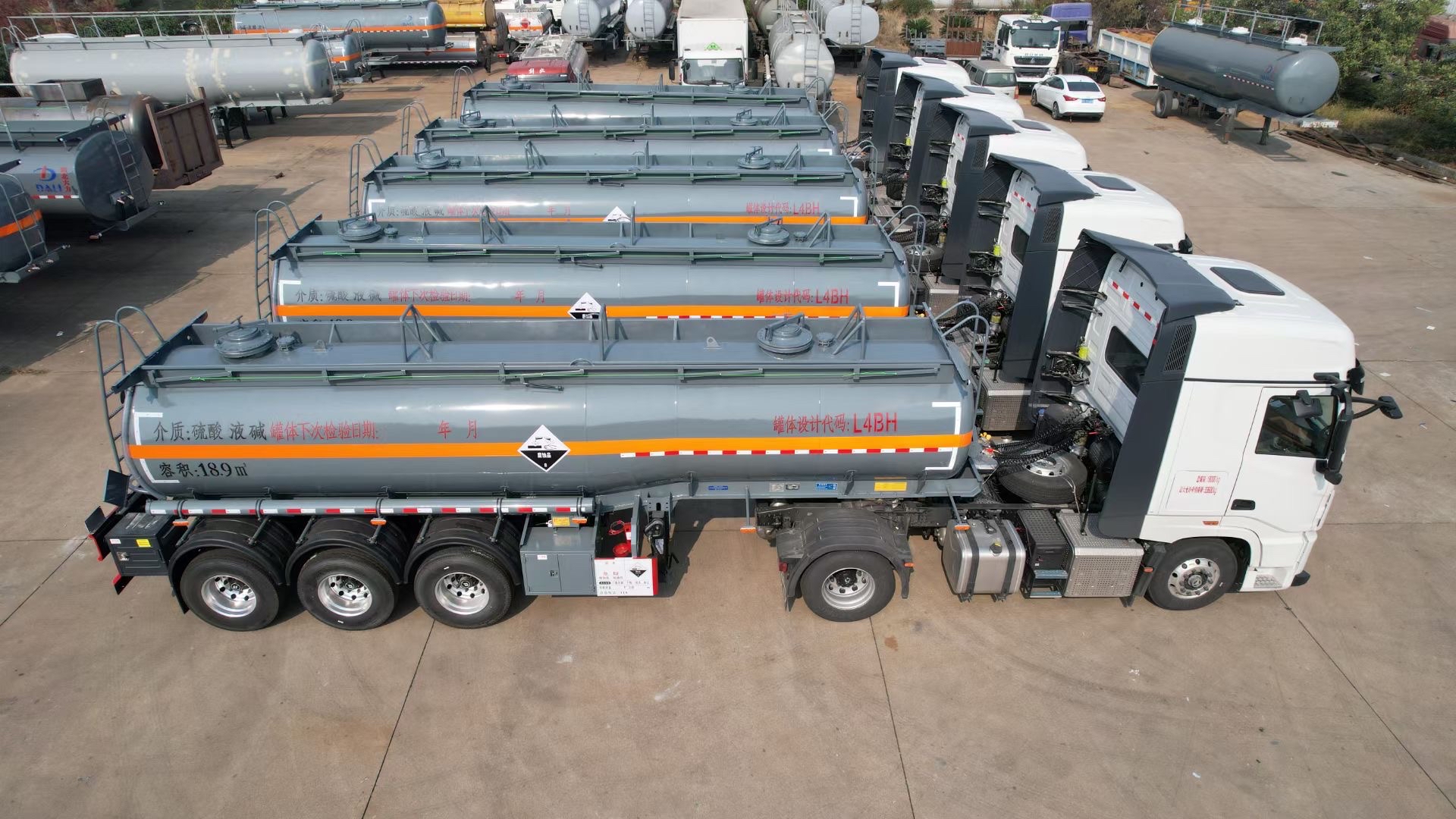 33吨9类杂项罐式半挂车发车