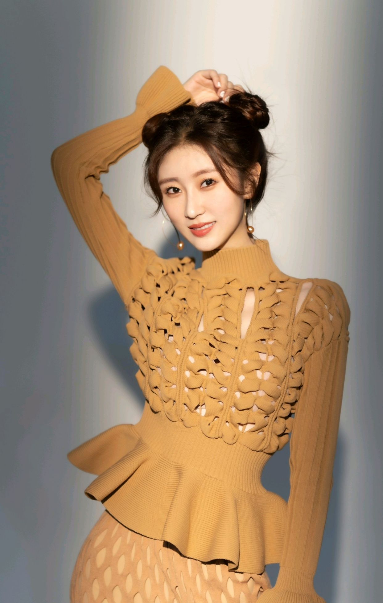 楚月:美丽大方,亭亭玉立