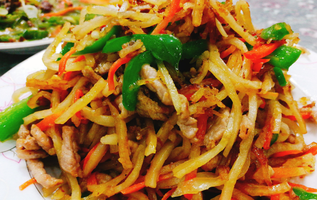 炒饼丝:烙饼剩下怎么办?不用怕试试这种办法,美味至极!