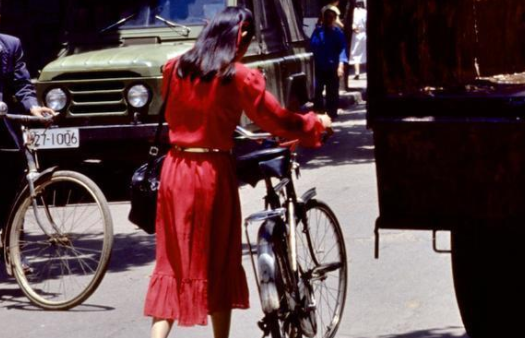 老照片:80年代时尚女性的服饰搭配,原来如此时髦