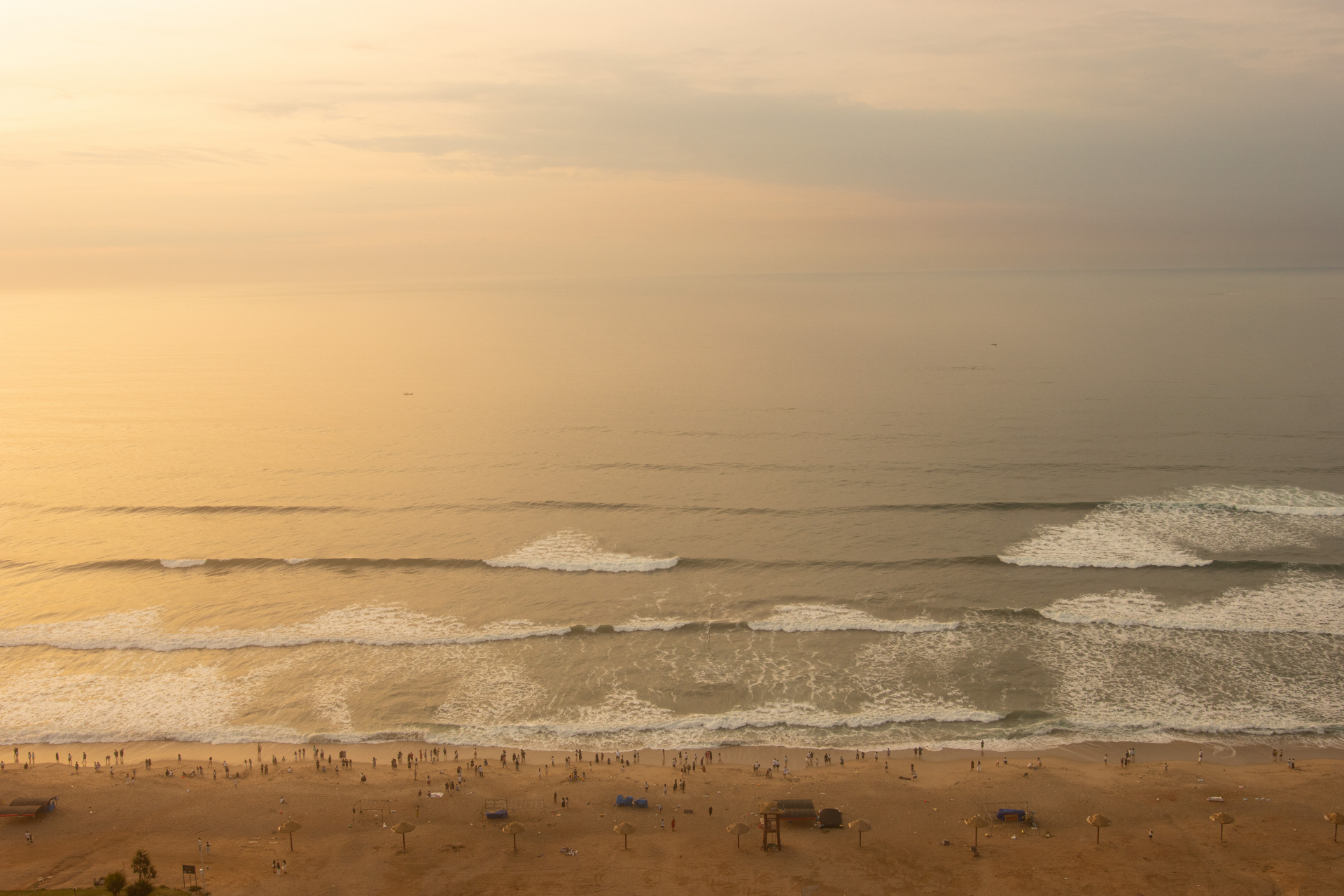 爱一个人会约束自己的行为,会为了对方主动拒绝暧昧,就算外人使出浑身