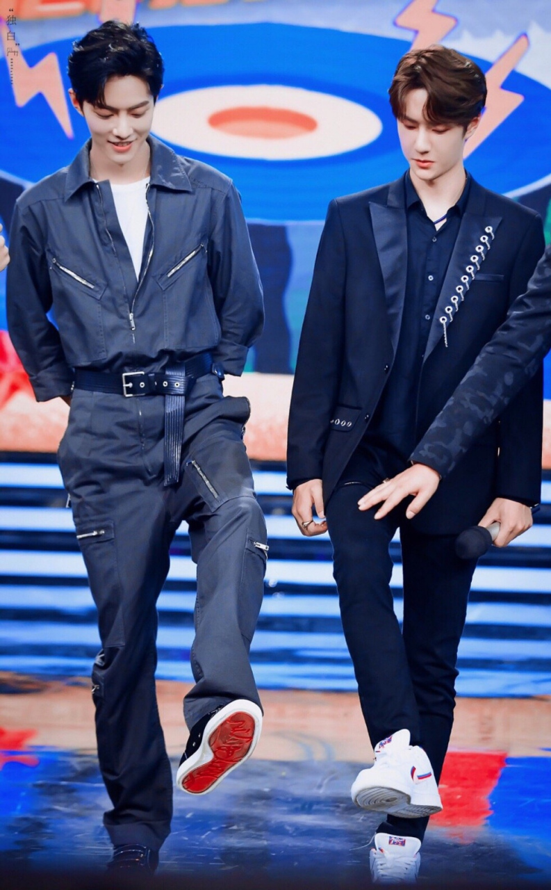 肖战# ##王一博#  《陈情令》大火后,两个优秀的少年走到大家的