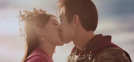 白敬亭宋轶新剧吻戏曝光,"小动作"疑真情流露,网友:藏不住了