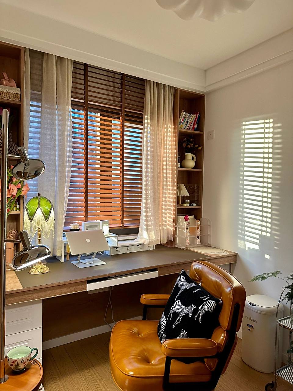 窗户边的书桌真的实用,就是不知道关窗方不方便98