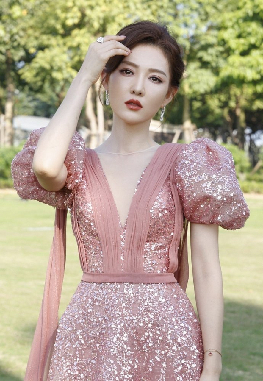 美女主持人郭玮