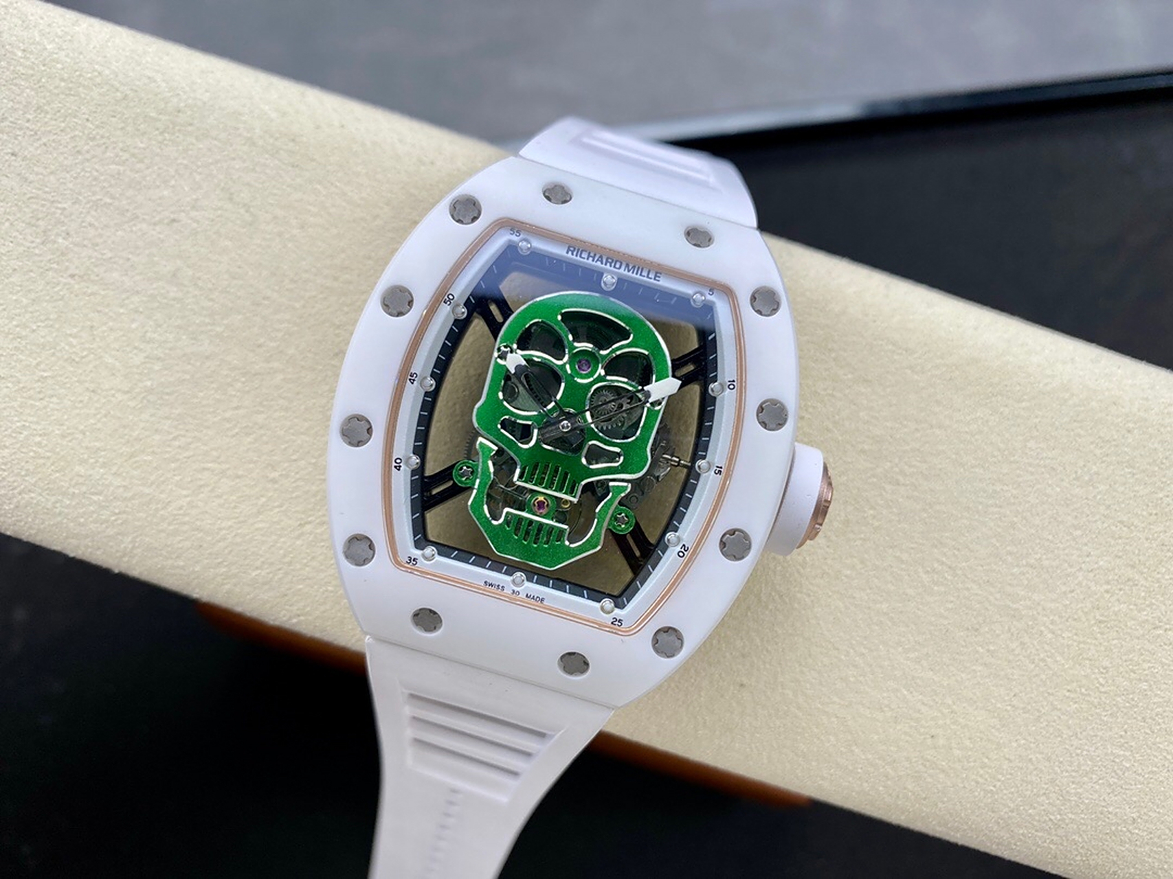 理查德米勒rm52-01白陶瓷限量版真陀飞轮,重新诠释了richard mille