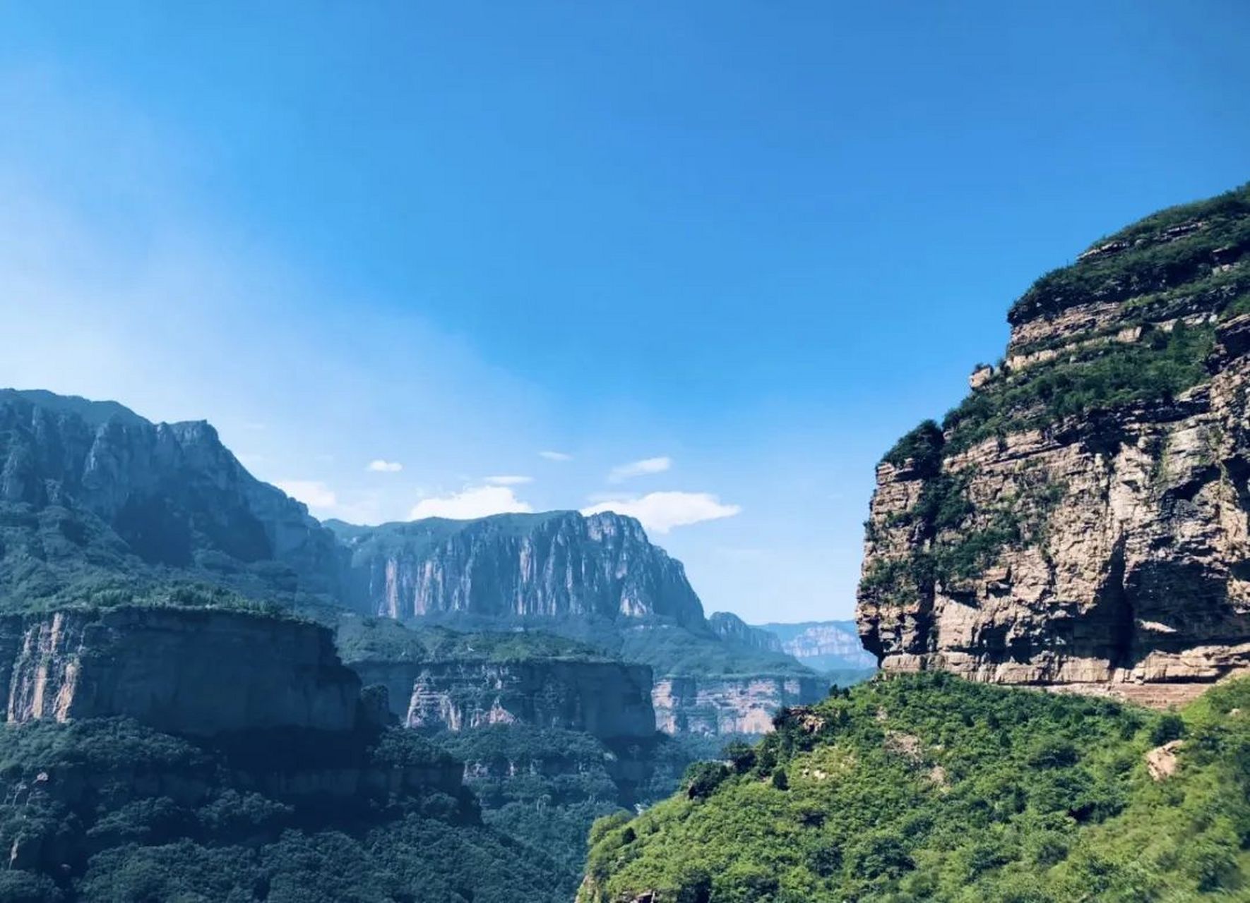 夏日生活创作季# 林州鲁班豁景点位于河南省林州市石板岩镇,是一个