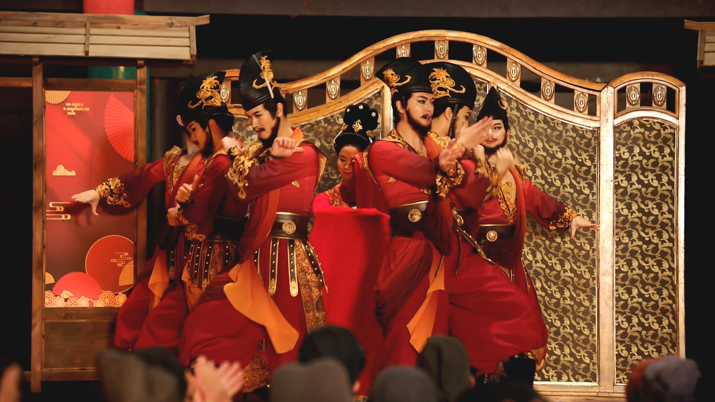 河南卫视元宵奇妙游,节目《盛世大唐万国来朝》用舞蹈再现大唐上元灯