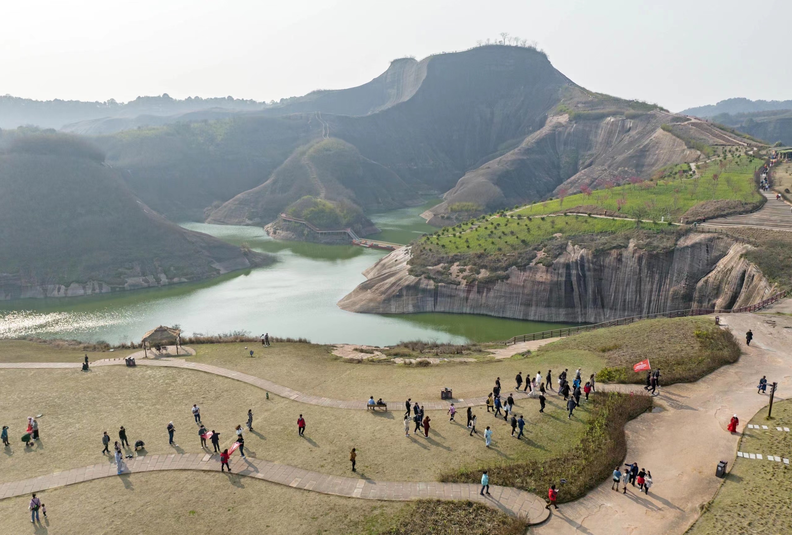 "湘"当自觉自信自强|郴州飞天山高椅岭:碧水丹霞里的致富画卷