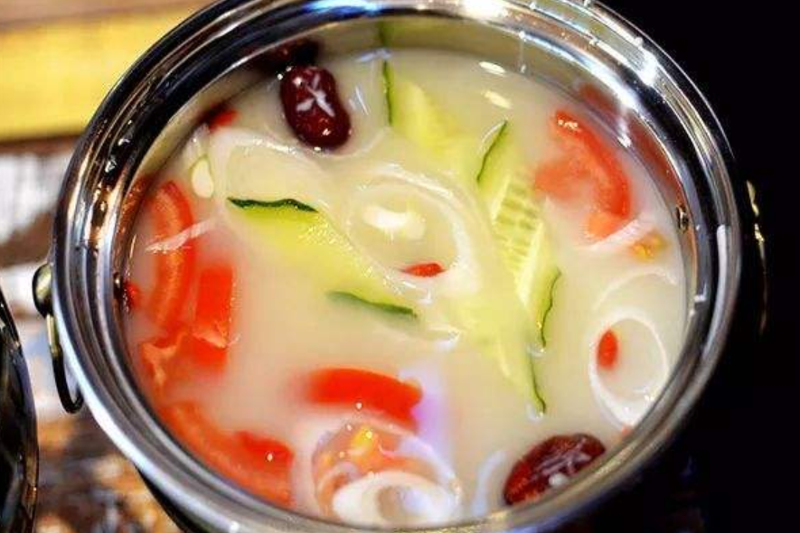 吃火锅时,千万别再点"清汤锅",服务员说漏嘴:反正吃了没啥事