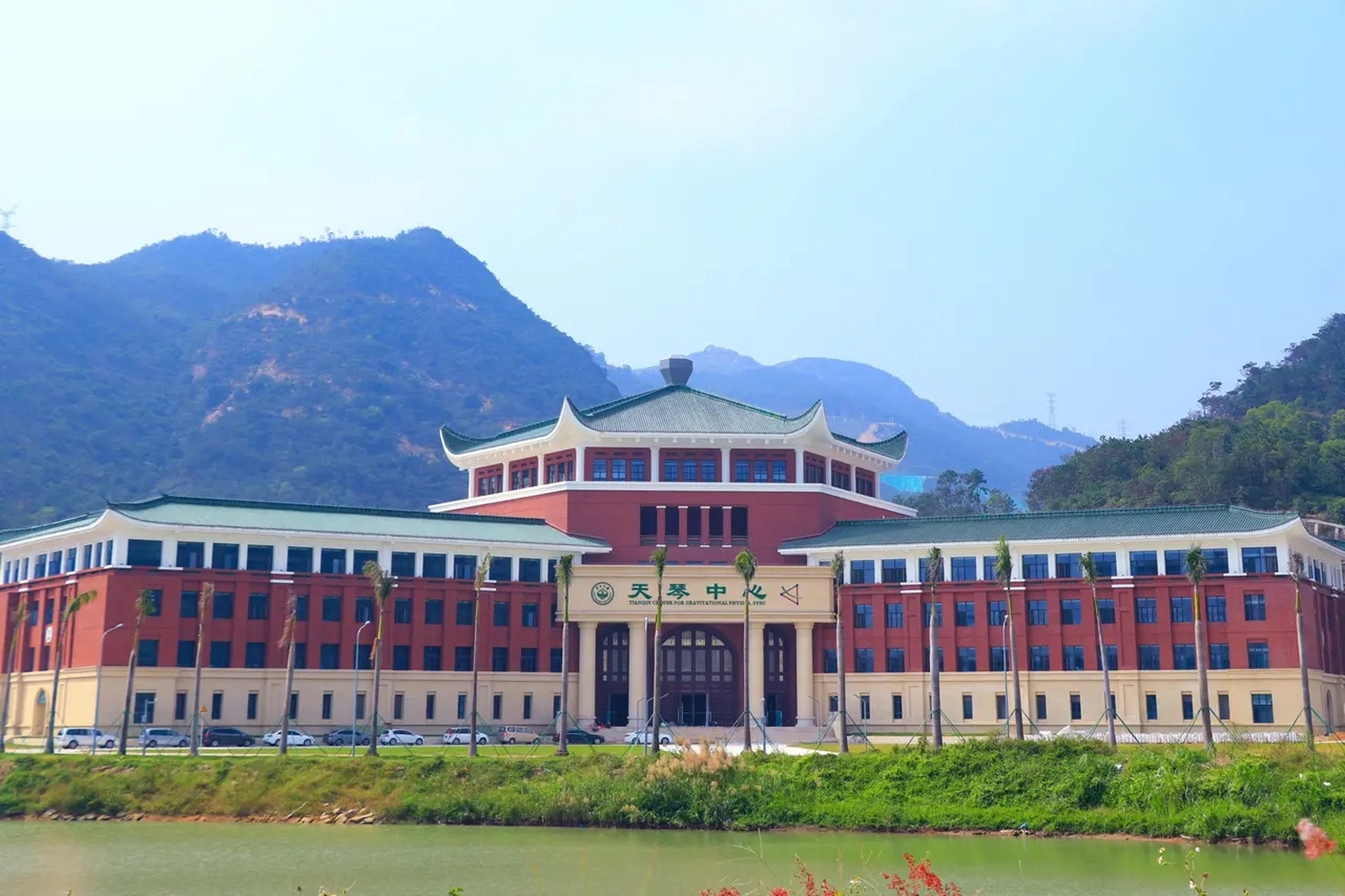 但其实是珠海校区才是中大搞学术科研圣地,一大批科学基础装置和大