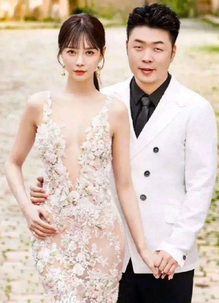 杜海涛称亲吻老婆没忍住,被亲吻的沈梦辰开心笑得合不拢嘴!