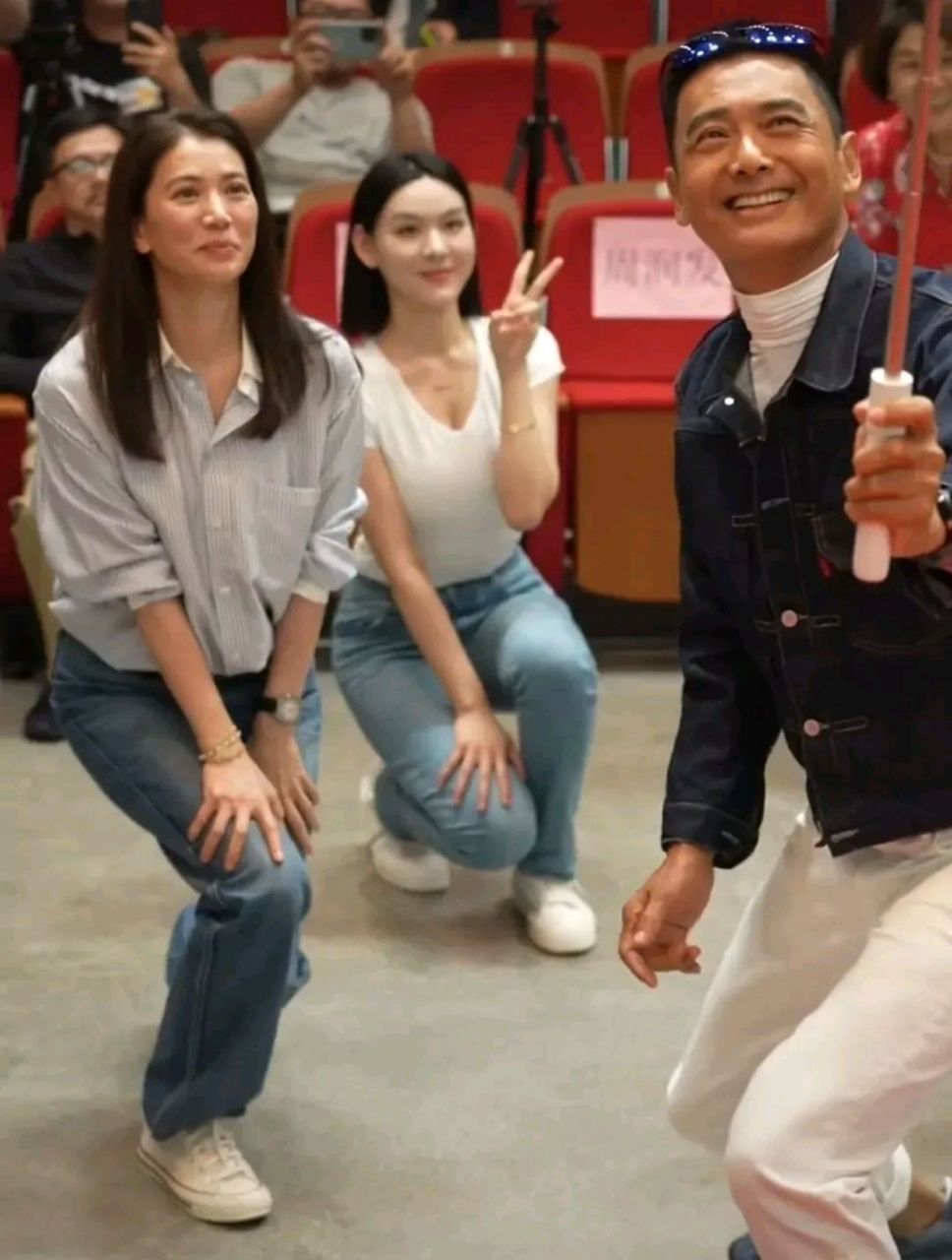 袁咏仪真的好靓,无论什么时候的照片拍出来都特别美,不过她真的也好